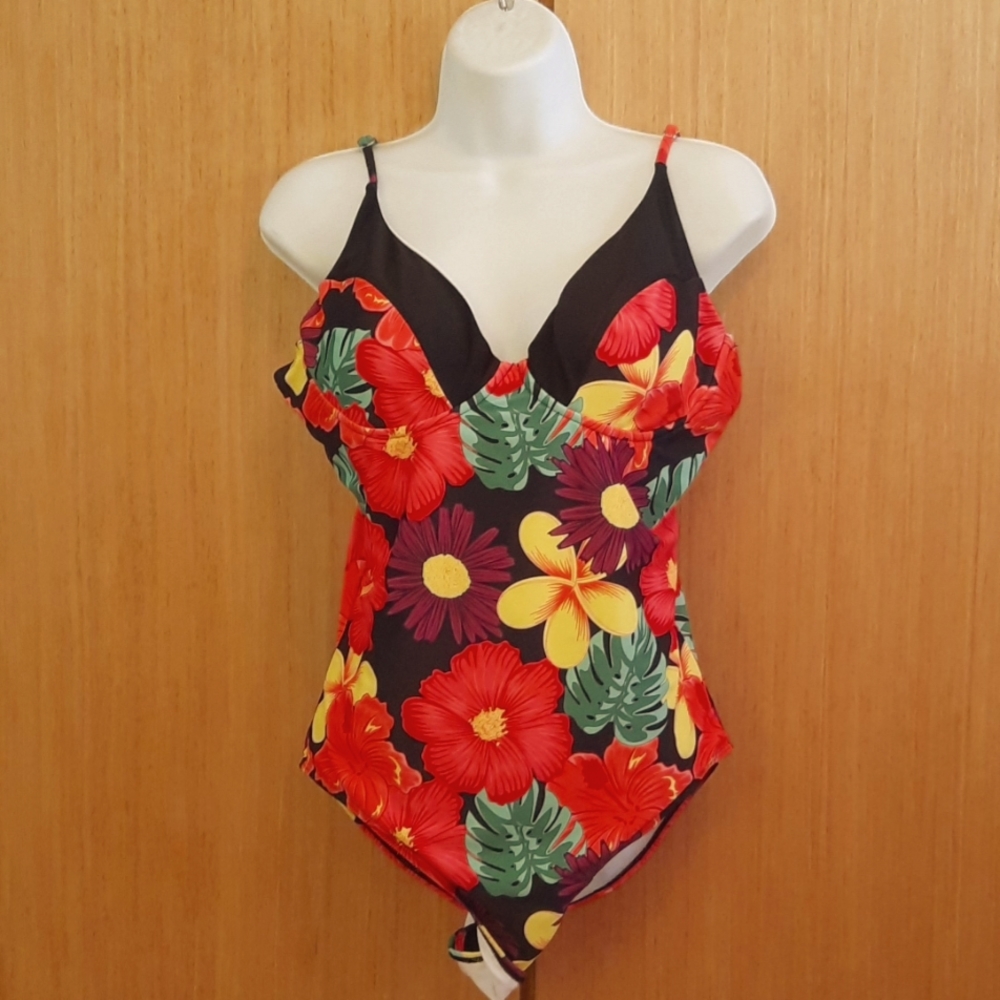 +SZ Shein SZ 1XL 1PC. Floral Bathing Suit.